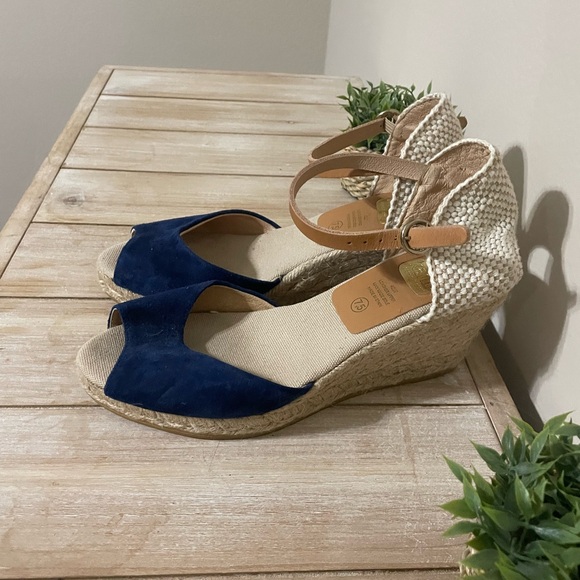 Stylish Navy and Beige Wedge Wedges made by KANNA EUC - Picture 1 of 7